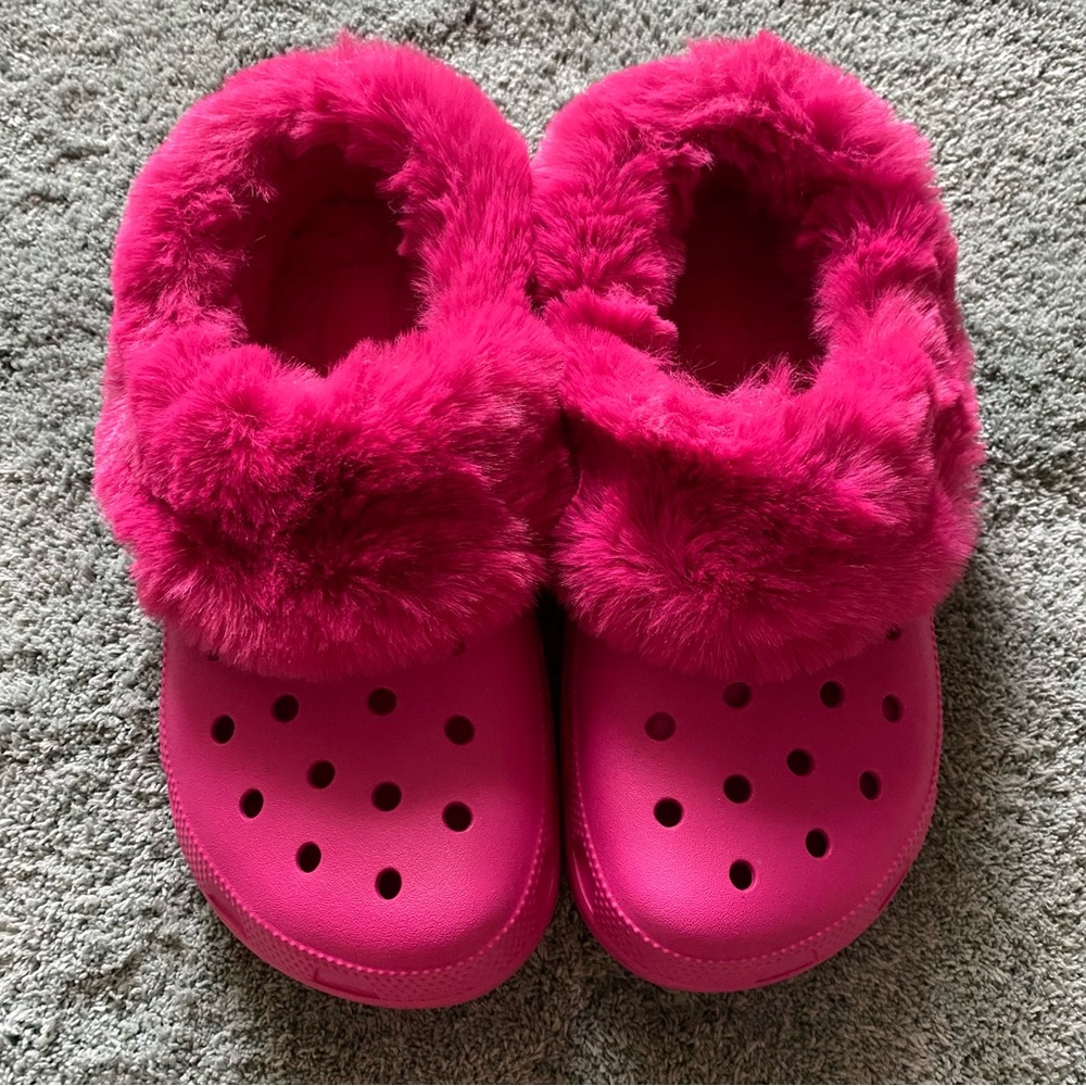 Crocs Hot Pink Fur Clogs Size 8